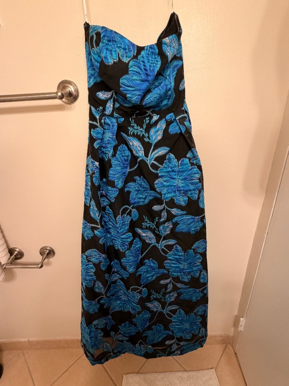 Strapless floral spring dress perfect for a prom or cocktail event - Picture 2 of 6